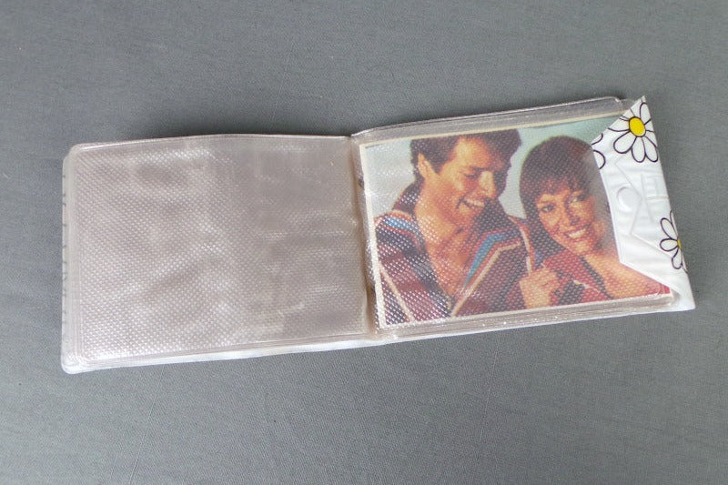 1970s White Daisy Vintage Photo Wallet