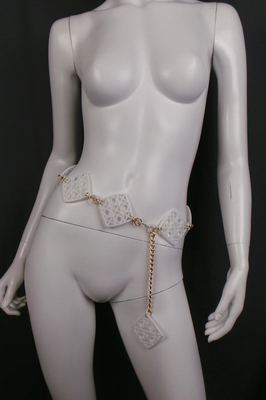 1960s White Gold Noughts Crosses Chain Belt | M