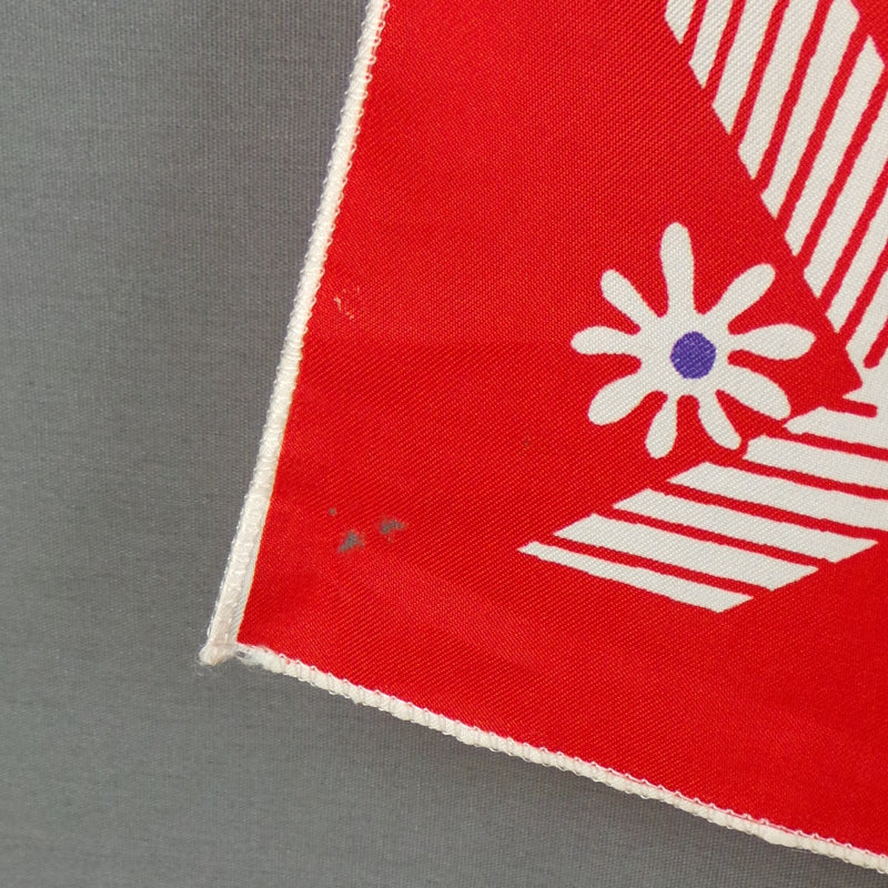 1960s Red and White Daisy Print Scarf