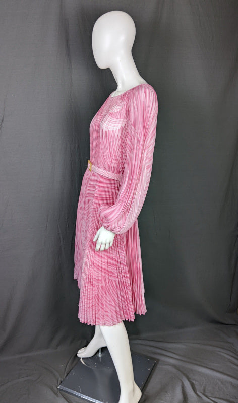 1970s Pink Pleated Swirl Vintage Dress | Fink Modell