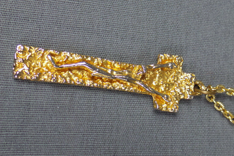 1970s Gold Brutalist Crucifixion Pendant Necklace