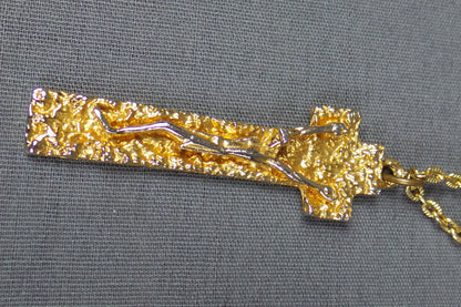 1970s Gold Brutalist Crucifixion Pendant Necklace