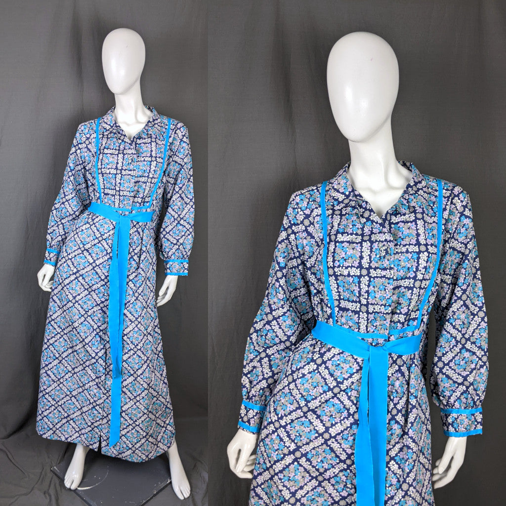 1960s Blue Daisies Vintage Housecoat Charnos 