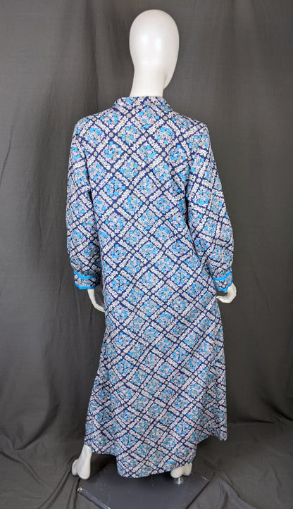 1960s Blue Daisies Housecoat | Charnos | 2XL