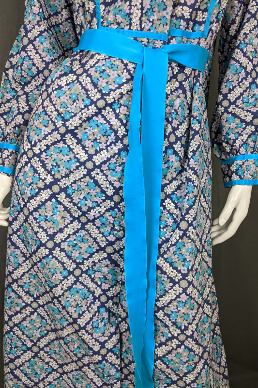 1960s Blue Daisies Housecoat | Charnos | 2XL