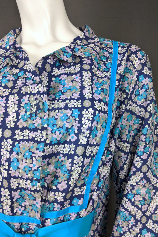 1960s Blue Daisies Housecoat | Charnos | 2XL