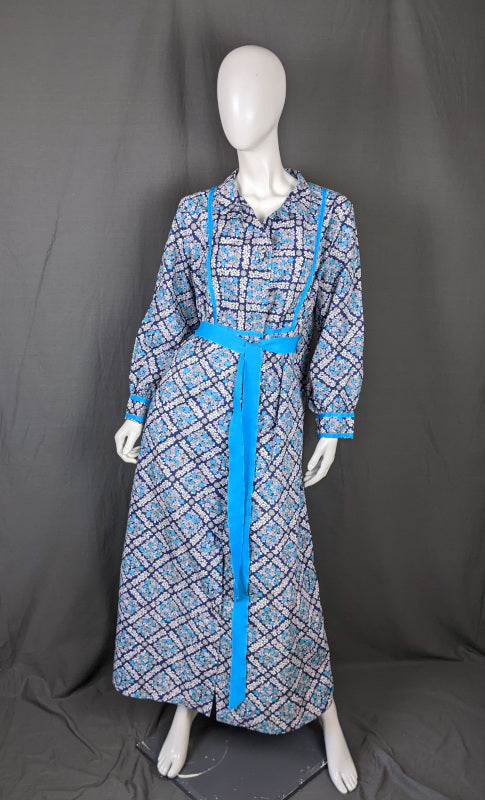 1960s Blue Daisies Vintage Housecoat Charnos 