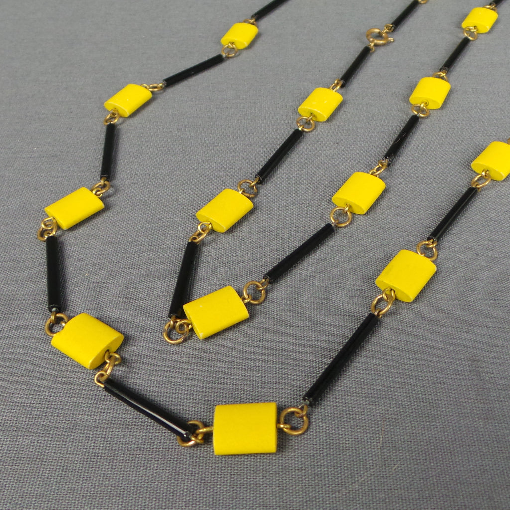 1960s Black and Yellow Vintage Long Necklace