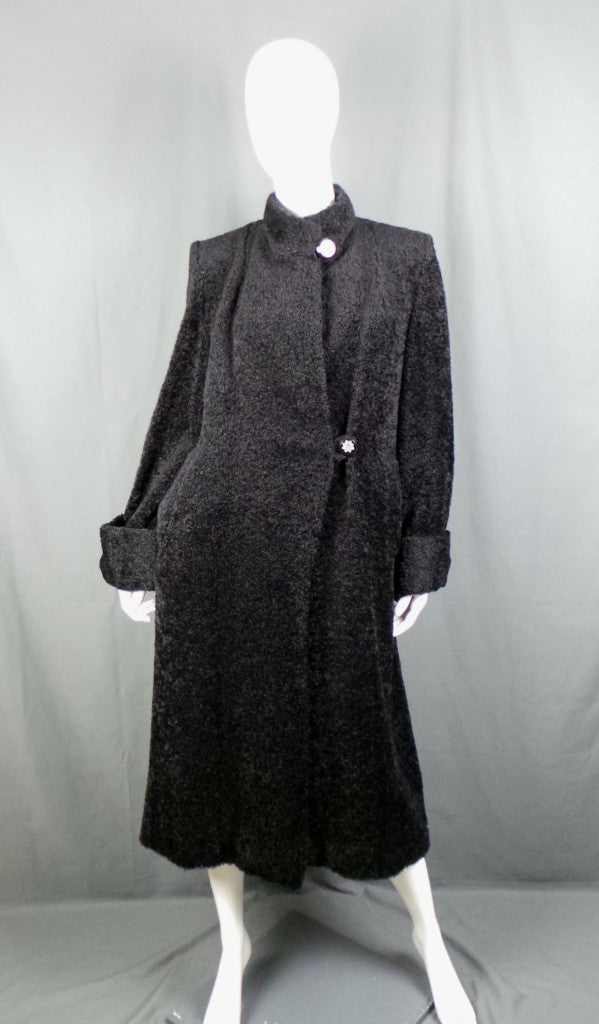 1940s Dominant Black Faux Fur Teddy Vintage Coat