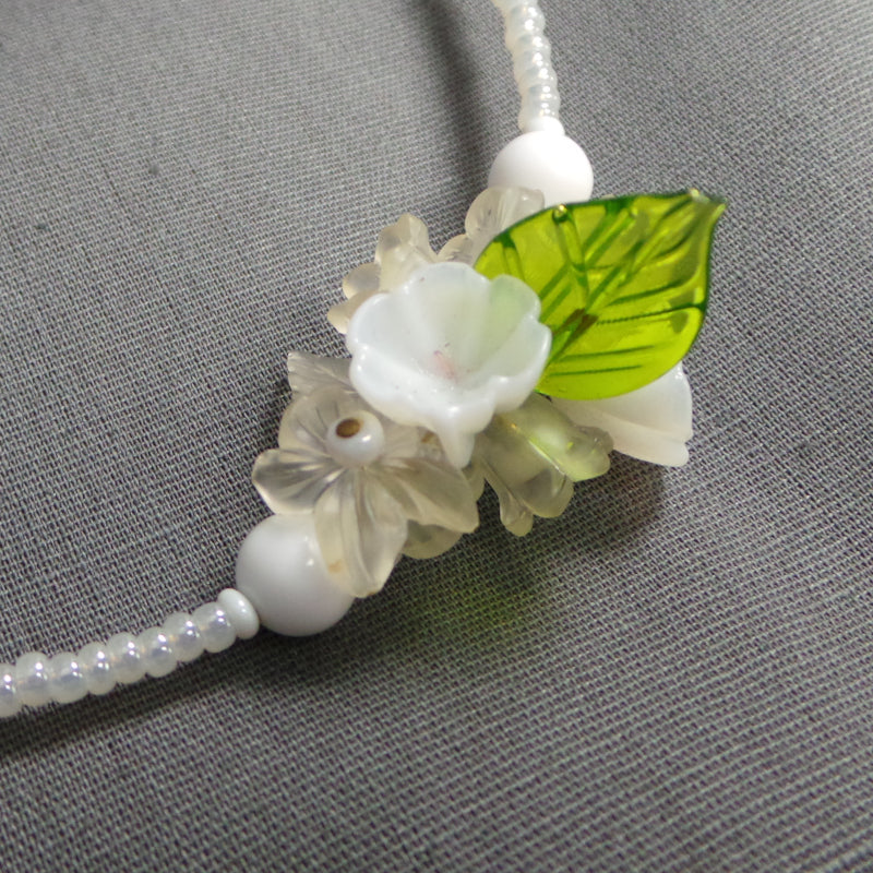 1960s White Glass Floral Jewellery Set | Daisy Chain of Cambridge