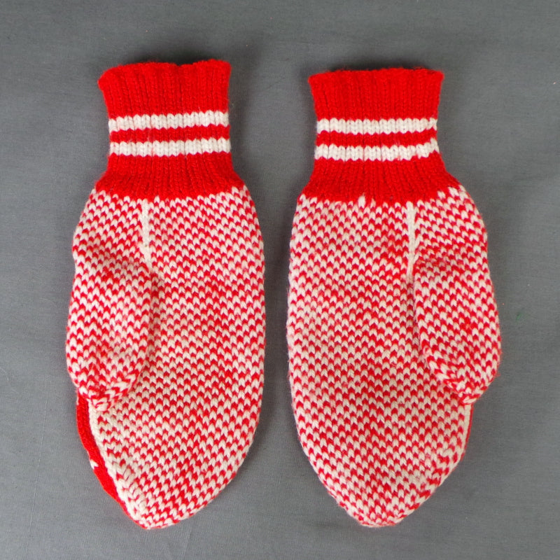 1970s Red & White Snowflake Mittens