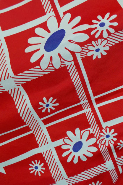 1960s Red and White Daisy Print Scarf