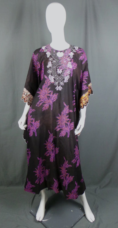 1970s Purple Batik Print Scallop Edge Kaftan, 45in Bust
