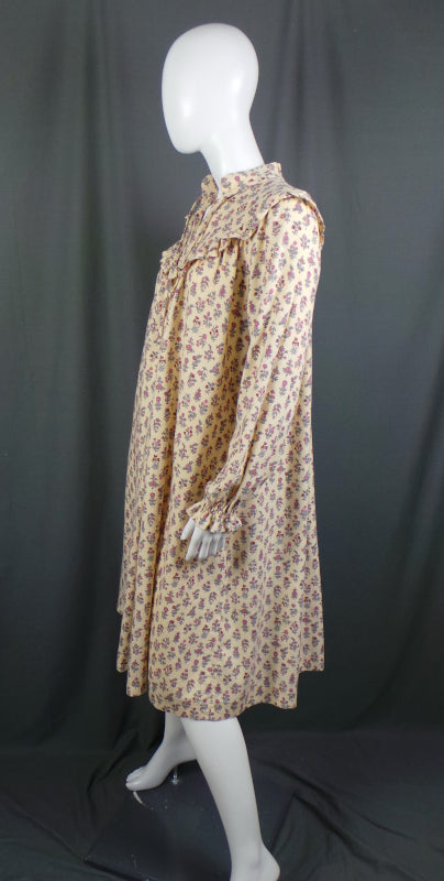 1970s Cream Floral Brushed Cotton Vintage Smock Dress