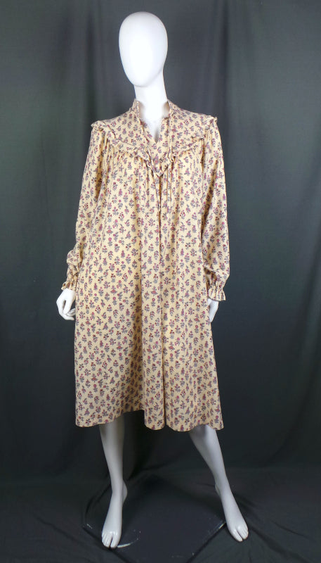 1970s Cream Floral Brushed Cotton Vintage Smock Dress