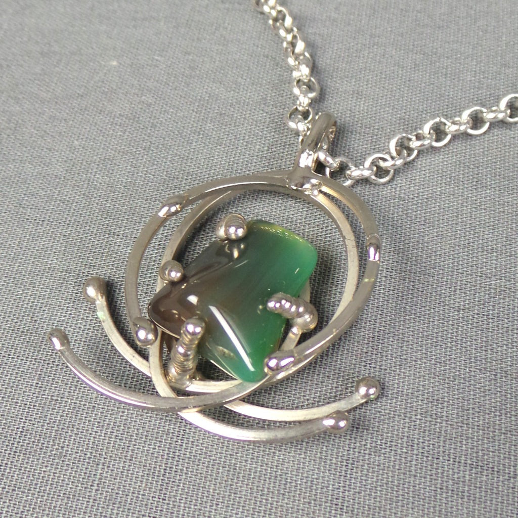 1970s Green Agate Tumble Stone Silver Vintage Necklace