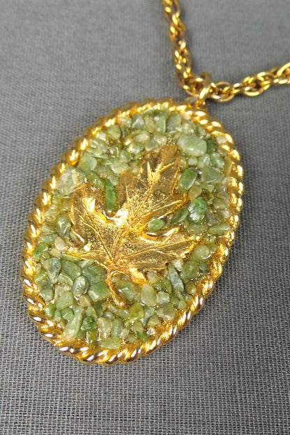 1970s Jade Chip Gold Tone Maple Leaf Necklace