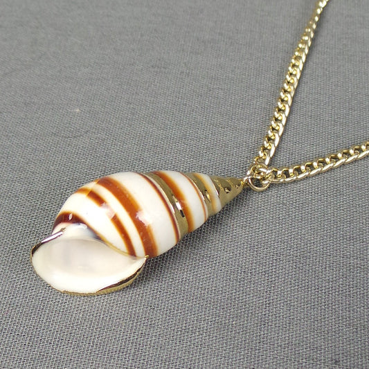 1970s Gold Shell Long Vintage Necklace