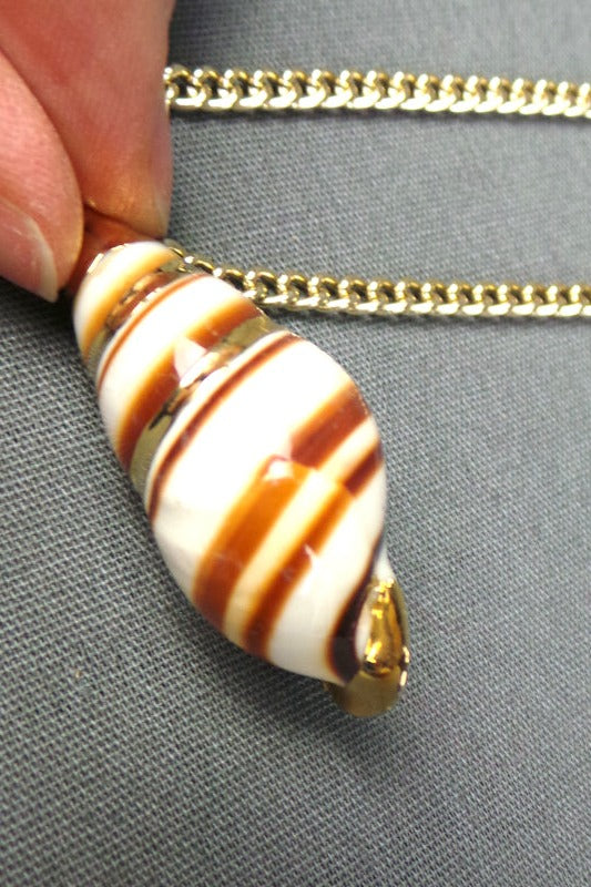 1970s Gold Shell Long Necklace