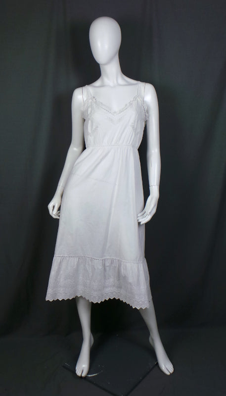 Antique White Cotton and Lace Vintage Nightie Dress